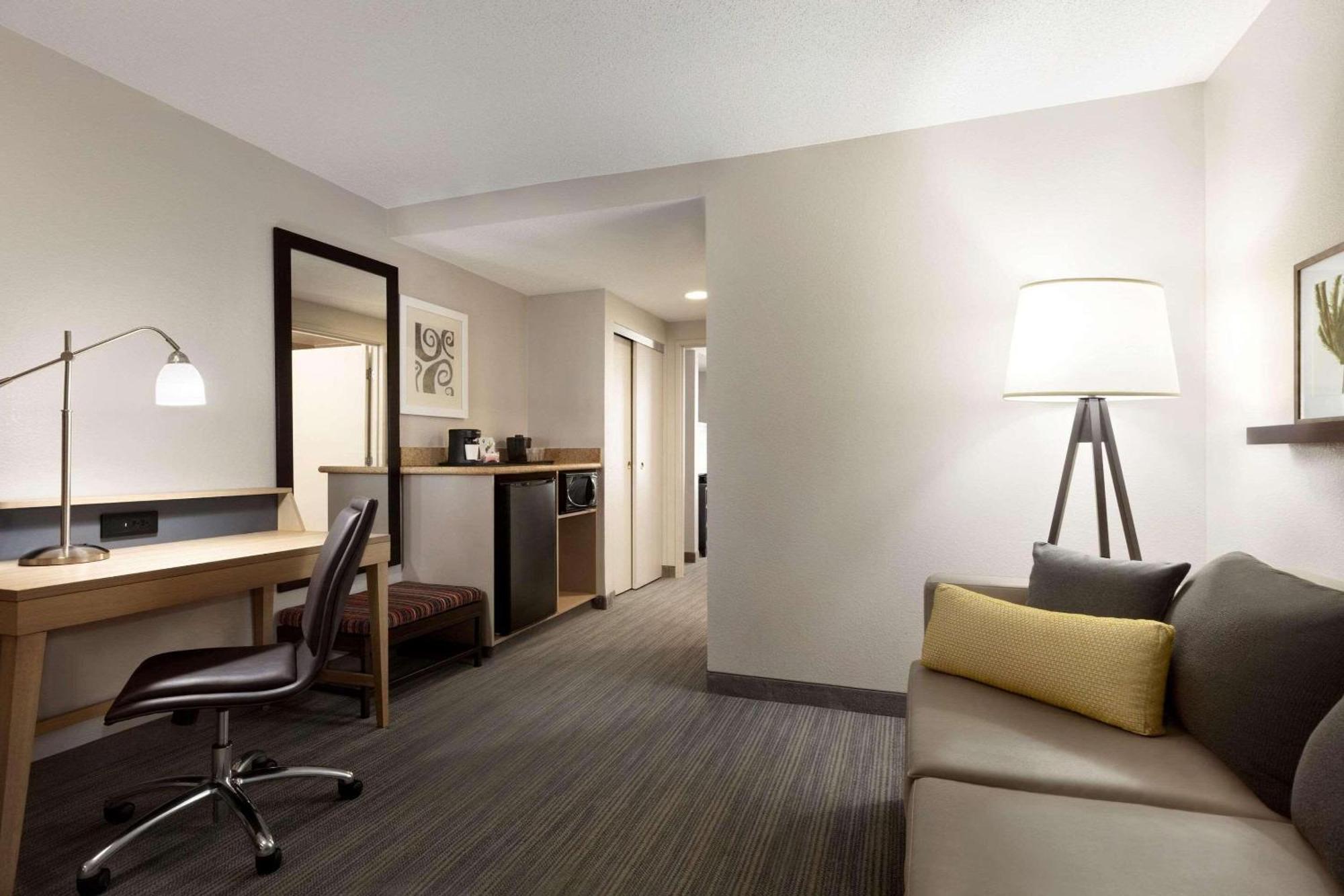 Country Inn & Suites By Radisson, Washington, Dc East - Capitol Heights, Md Exterior foto
